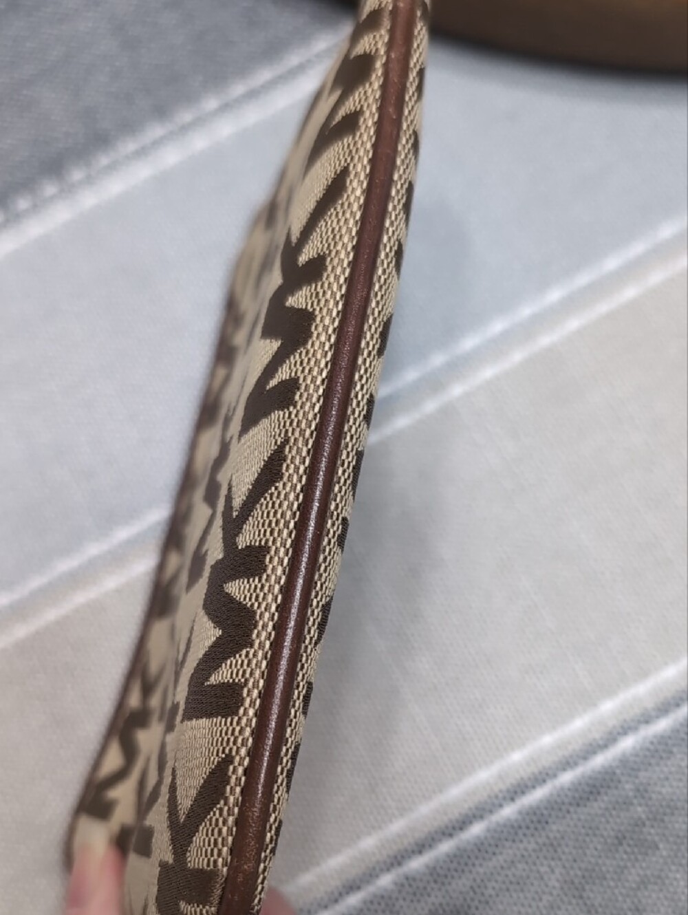 🌹Michael Kors Signature MK Canvas Wristlet - Picture 11 of 13